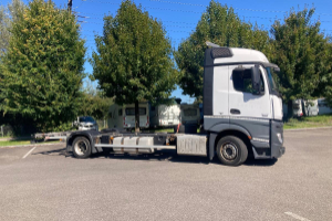 lastwagen_-_mercedes_actros_1842_containerchassis__ab_mfk__ab_service_-_mercedes_253100.jpg