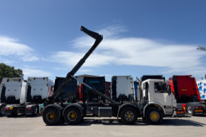 lastwagen_-_p113_hl_360_8x4__-_scania_293378.jpg