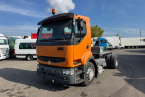 lastwagen_-_premium_370_4x2_-_renault_308417.jpg