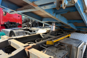 lastwagen_-_sk_1831_4x2_fassi_f105_kipper__-_mercedes_306985.jpg