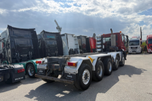 lastwagen_-_trakker_34t45_10x4_chassis__-_iveco_293610.jpg