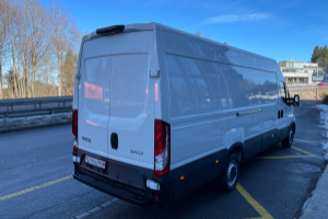 lieferwagen_und_transporter_-_35_s_14h_a8_automatik_lang_und_hoch_-_iveco_280801.jpg
