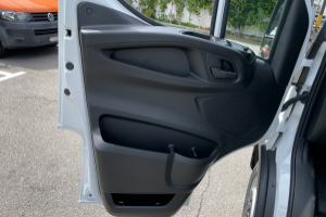 lieferwagen_und_transporter_-_35_s_16h_automat_pritsche_-_iveco_303556.jpg