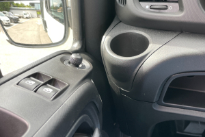 lieferwagen_und_transporter_-_35_s_16h_automat_pritsche_-_iveco_303559.jpg