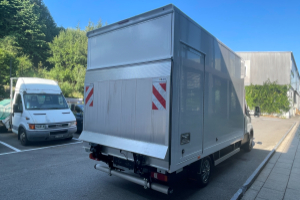 lieferwagen_und_transporter_-_35_s_18h_v_kofferumbau_mit_hebebuehne_-_iveco_298749.jpg