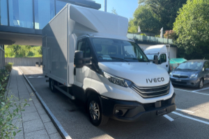 lieferwagen_und_transporter_-_35_s_18h_v_kofferumbau_mit_hebebuehne_-_iveco_298752.jpg