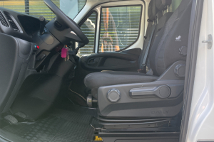 lieferwagen_und_transporter_-_35_s_18h_v_kofferumbau_mit_hebebuehne_-_iveco_298756.jpg