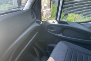lieferwagen_und_transporter_-_35_s_18h_v_kofferumbau_mit_hebebuehne_-_iveco_298762.jpg