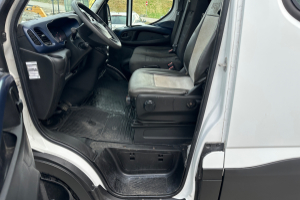 lieferwagen_und_transporter_-_35c18v_daily_servicewagen_sortimo_-_iveco_252549.jpg