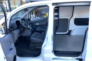 lieferwagen_und_transporter_-_byd_etp_3_standard_45kwh_kasten__2_schiebetueren_und_riffelblechboden_-_others_211413.jpg