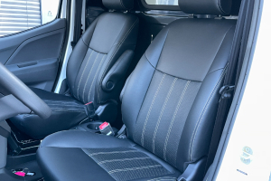 lieferwagen_und_transporter_-_byd_etp_3_standard_45kwh_kasten__2_schiebetueren_und_riffelblechboden_-_others_211423.jpg