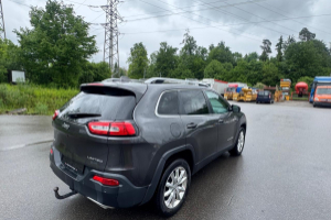 lieferwagen_und_transporter_-_cherokee_2_2_td_-_jeep_240132.jpg