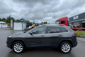 lieferwagen_und_transporter_-_cherokee_2_2_td_-_jeep_240134.jpg