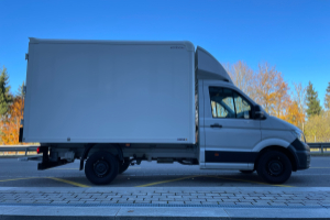 lieferwagen_und_transporter_-_crafter_35_2_0_tdi_l3_koffer_mit_rueckfahrkamera_-_vw_280821.jpg