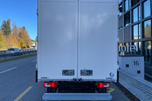 lieferwagen_und_transporter_-_crafter_35_2_0_tdi_l3_koffer_mit_rueckfahrkamera_-_vw_280823.jpg