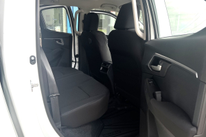 lieferwagen_und_transporter_-_d-max_2_2_crew_evolution_at_-_isuzu_302247.jpg