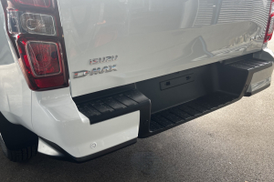 lieferwagen_und_transporter_-_d-max_2_2_crew_evolution_at_-_isuzu_302254.jpg