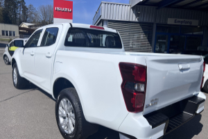 lieferwagen_und_transporter_-_d-max_n60_bb__crew_at_model_2025_20km_neufahrzeug_-_isuzu_225785.jpg