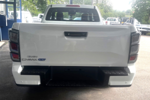 lieferwagen_und_transporter_-_d-max_space_ev_nitro_sport_-_isuzu_302164.jpg
