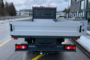 lieferwagen_und_transporter_-_daily_35_s_16h_a8_mit_pritsche_und_ahk_-_iveco_280841.jpg