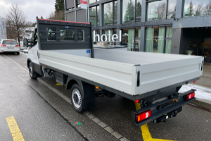 lieferwagen_und_transporter_-_daily_35_s_16h_a8_mit_pritsche_und_ahk_-_iveco_280843.jpg