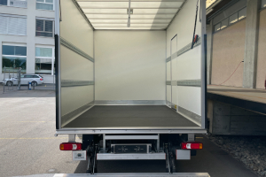 lieferwagen_und_transporter_-_daily_35_s_18h_v_kasten_mit_hebebuehne_und_seitentuere_-_iveco_246303.jpg