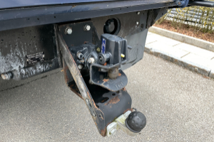 lieferwagen_und_transporter_-_defender_110_2_4_td4_high_capacity_pick_up_mit_blache_-_land_rover_246459.jpg