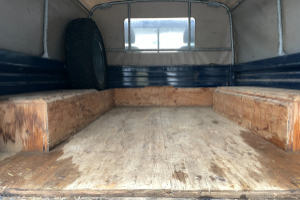 lieferwagen_und_transporter_-_defender_110_2_4_td4_high_capacity_pick_up_mit_blache_-_land_rover_246461.jpg