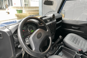 lieferwagen_und_transporter_-_defender_110_2_4_td4_high_capacity_pick_up_mit_blache_-_land_rover_246465.jpg