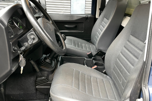 lieferwagen_und_transporter_-_defender_110_2_4_td4_high_capacity_pick_up_mit_blache_-_land_rover_246466.jpg