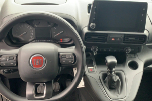 lieferwagen_und_transporter_-_doblo_1_5_bluehdi_l1_650kg_swiss_plus__kasten__-_fiat_245165.jpg