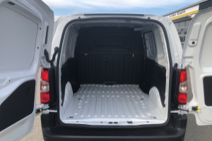 lieferwagen_und_transporter_-_e-doblo_kaw__l1_50_kwh_easy_pro_-_fiat_216336.jpg