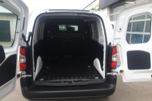 lieferwagen_und_transporter_-_e-doblo_l1_50kwh_swiss_plus_-_fiat_216349.jpg