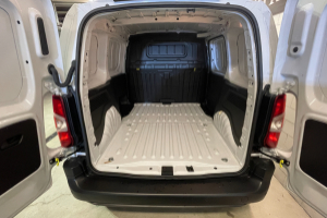 lieferwagen_und_transporter_-_e-partner_50kwh_standard_-_peugeot_246623.jpg