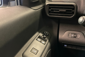 lieferwagen_und_transporter_-_e-partner_50kwh_standard_-_peugeot_246630.jpg
