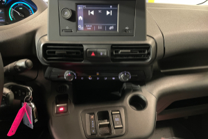 lieferwagen_und_transporter_-_e-partner_50kwh_standard_-_peugeot_246631.jpg