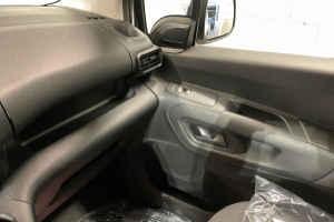 lieferwagen_und_transporter_-_e-partner_50kwh_standard_-_peugeot_246632.jpg
