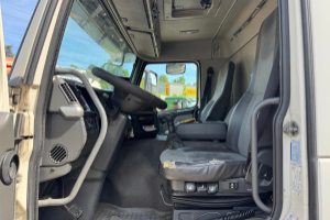 lieferwagen_und_transporter_-_fm-260_4x2_koffer_-_volvo_289959.jpg
