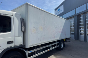 lieferwagen_und_transporter_-_fm-260_4x2_koffer_-_volvo_289961.jpg