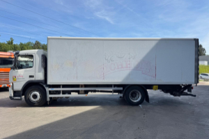 lieferwagen_und_transporter_-_fm-260_4x2_koffer_-_volvo_289962.jpg