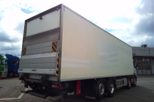lieferwagen_und_transporter_-_fm_460_8x2_-_volvo_294357.jpg