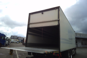 lieferwagen_und_transporter_-_fm_460_8x2_-_volvo_294359.jpg