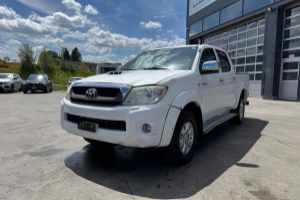 lieferwagen_und_transporter_-_hilux_3_0d_4wd_-_toyota_235143.jpg