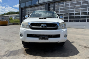 lieferwagen_und_transporter_-_hilux_3_0d_4wd_-_toyota_235144.jpg