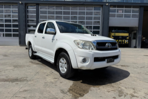 lieferwagen_und_transporter_-_hilux_3_0d_4wd_-_toyota_235145.jpg