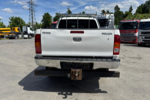 lieferwagen_und_transporter_-_hilux_3_0d_4wd_-_toyota_235148.jpg