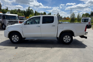 lieferwagen_und_transporter_-_hilux_3_0d_4wd_-_toyota_235151.jpg