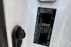 lieferwagen_und_transporter_-_hilux_3_0d_4wd_-_toyota_235158.jpg