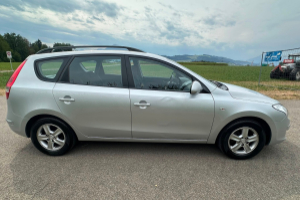 lieferwagen_und_transporter_-_hyundai_i30_wagon_1_6_style_-_hyundai_301420.jpg