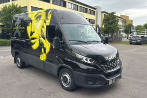 lieferwagen_und_transporter_-_iveco_33_s_14_ahk_kasten_automat_navi_xenon_-_iveco_255888.jpg